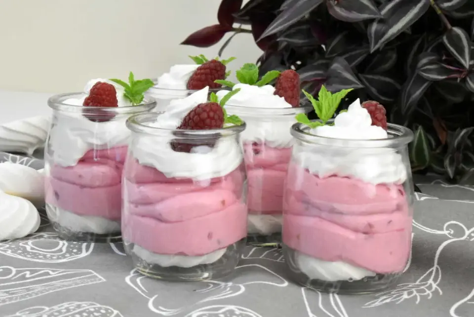 Desery z mascarpone - 5 pomysłów i sprawdzony krem